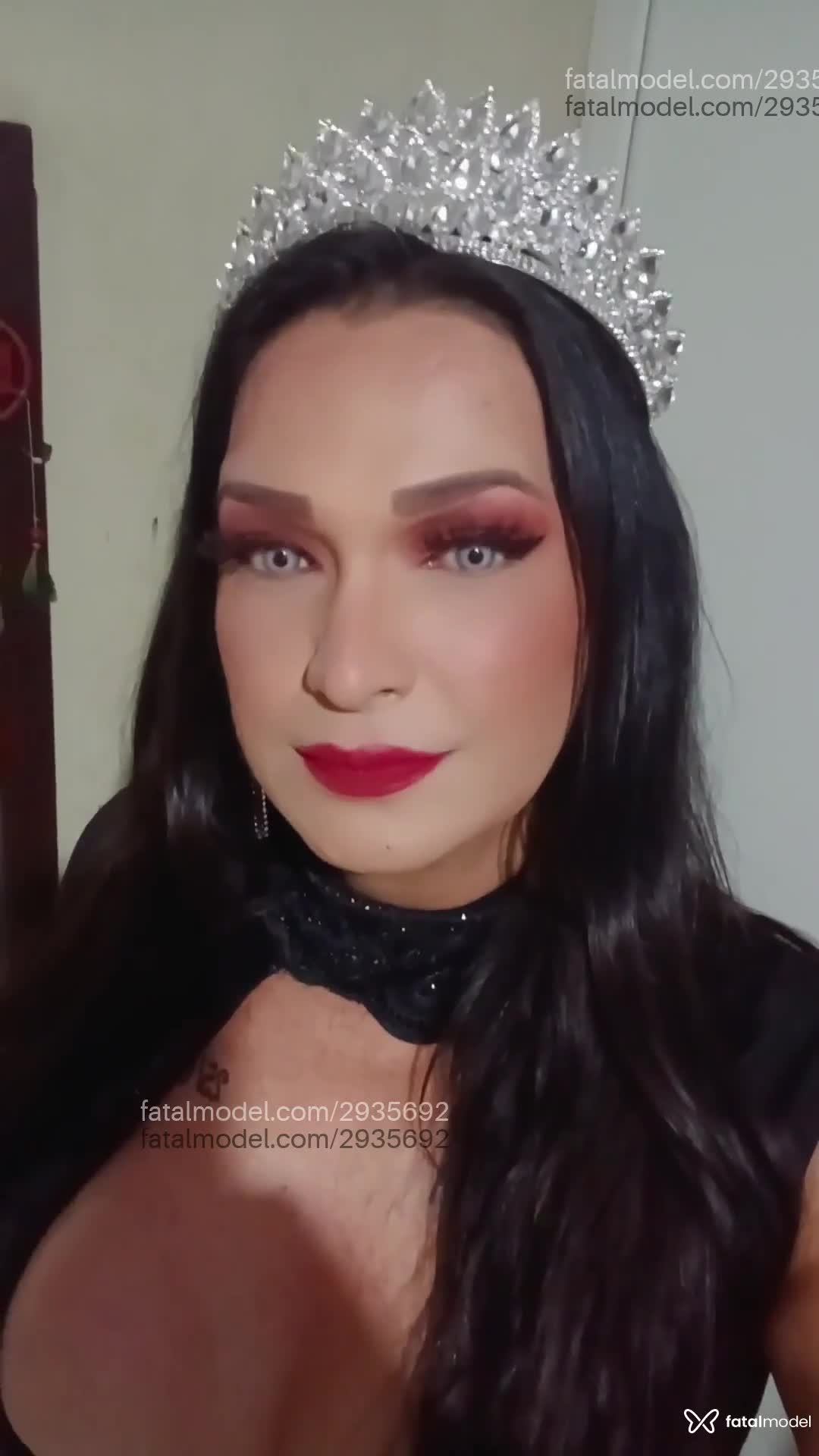 Acompanhante mulher trans com cabelo castanho de olhos azuis em Rondonópolis Acompanhante mulher trans com cabelo castanho de olhos azuis em Rondonópolis - Ravena