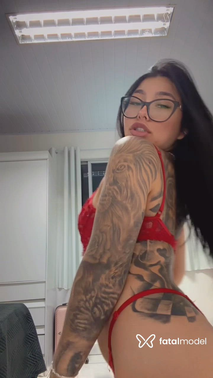 Acompanhante mulher morena (o) de olhos castanhos - Mell Pires