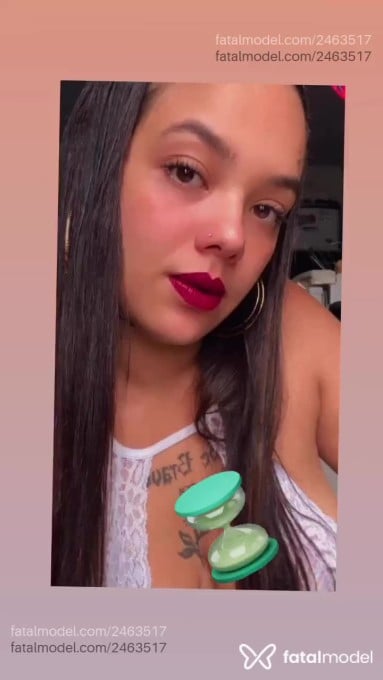 Acompanhante mulher com cabelo castanho de olhos mel em Virtual - Pérola