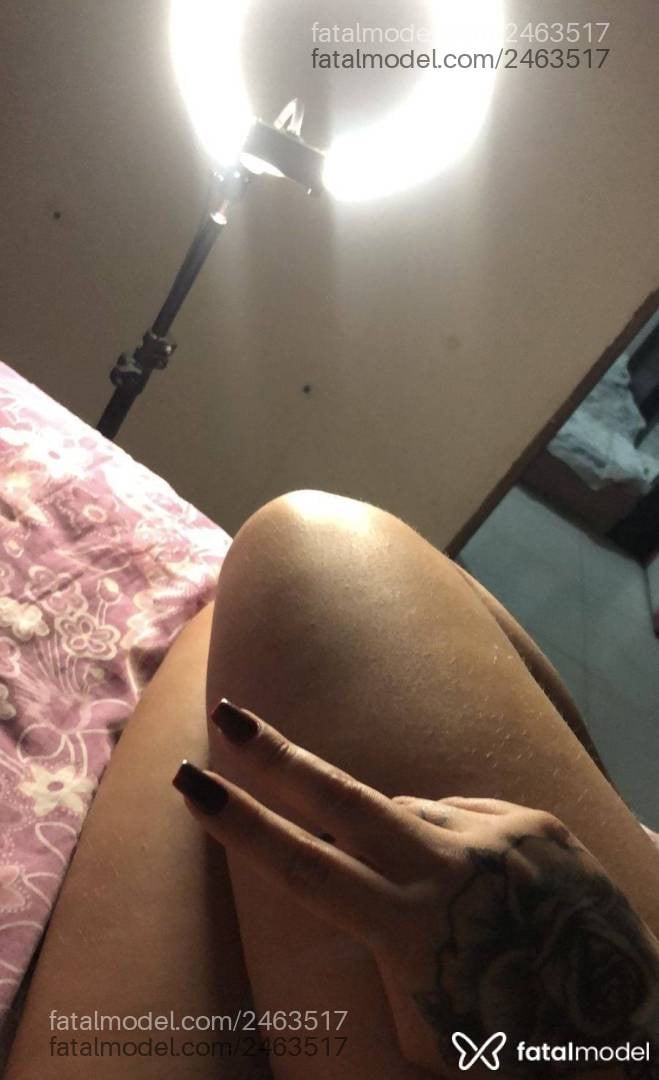 Acompanhante mulher com cabelo castanho de olhos mel - Pérola