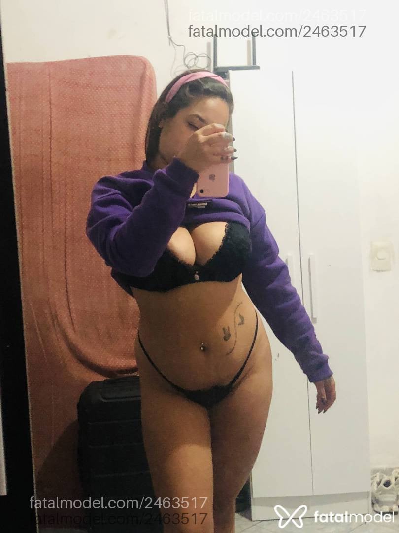 Acompanhante mulher com cabelo castanho de olhos mel - Pérola