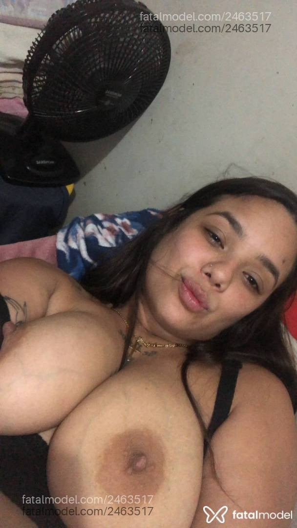 Acompanhante mulher com cabelo castanho de olhos mel - Pérola