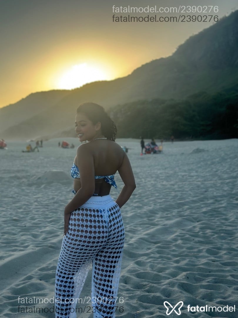 Acompanhante mulher com cabelo castanho de olhos castanhos em Rio de Janeiro - Alinne