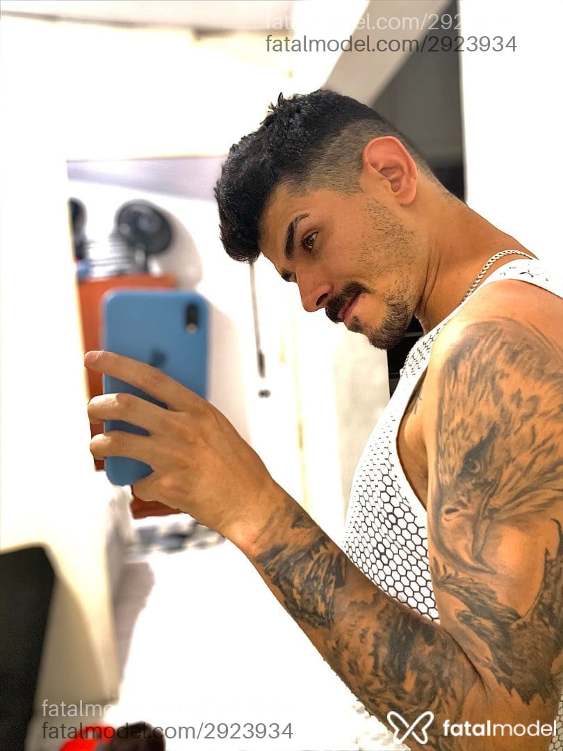 Acompanhante homem com cabelo castanho de olhos castanhos em Virtual - Felipe