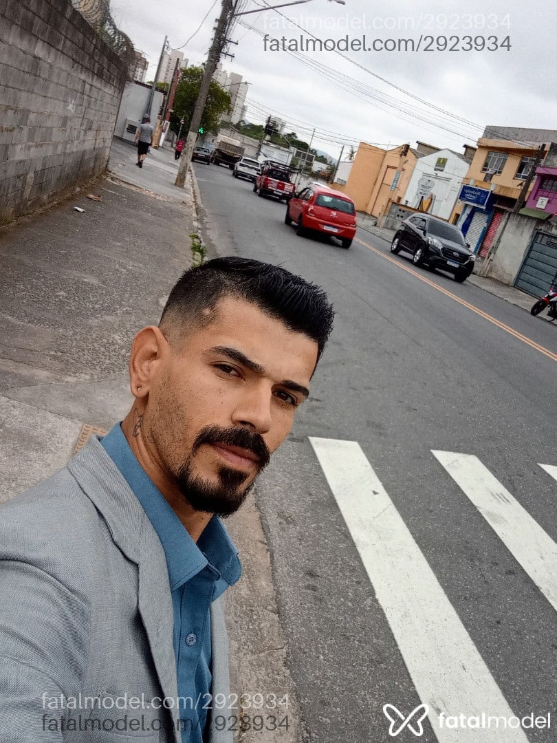 Acompanhante homem com cabelo castanho de olhos castanhos em Virtual - Felipe