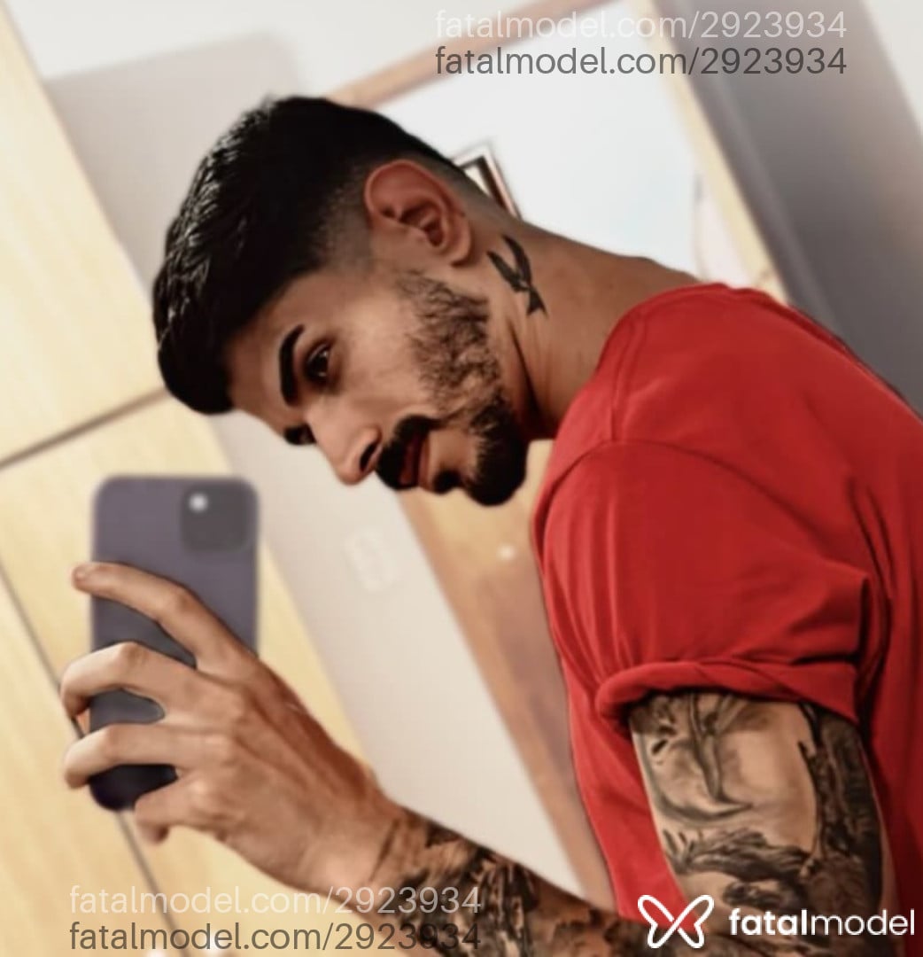 Acompanhante homem com cabelo castanho de olhos castanhos em Virtual - Felipe