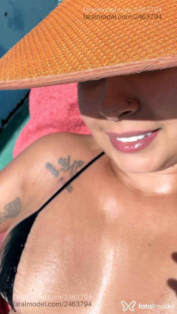 Acompanhante mulher morena (o) de olhos pretos - Letícia Santos Acompanhante mulher morena (o) de olhos pretos - Letícia Santos