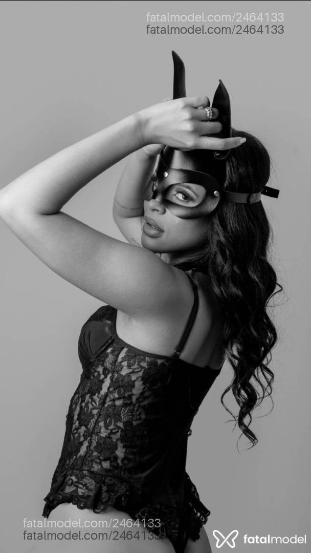 Acompanhante mulher morena (o) de olhos castanhos - Miia Campos