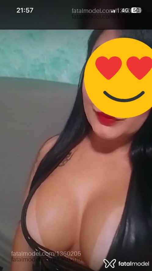 Acompanhante mulher morena (o) de olhos verdes em Bombinhas - Morena