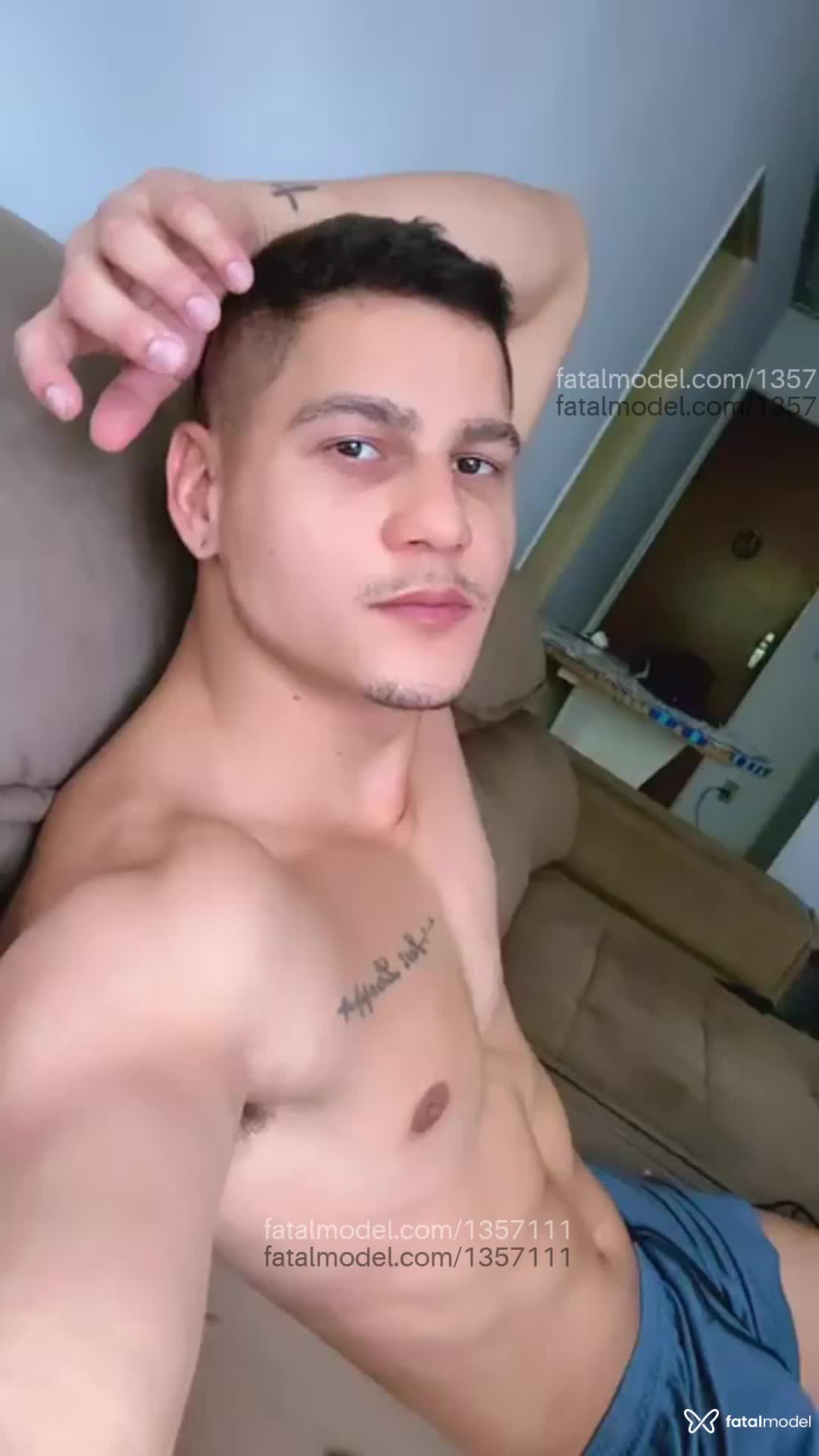 Acompanhante homem com cabelo castanho de olhos castanhos em São José do Rio Preto Acompanhante homem com cabelo castanho de olhos castanhos em São José do Rio Preto - Isaac