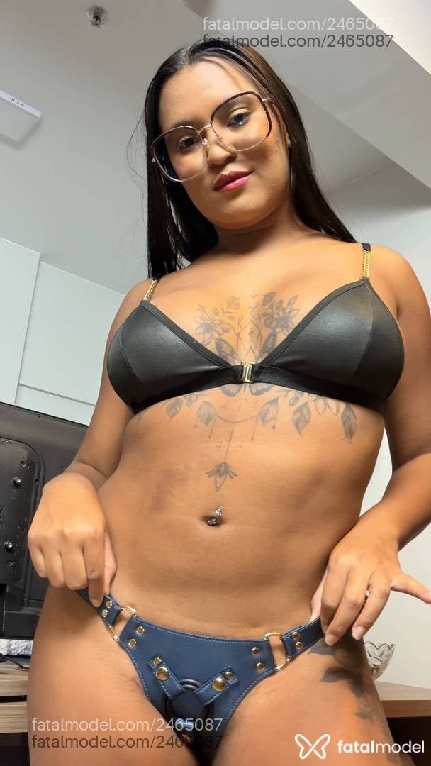 Acompanhante mulher com cabelo castanho de olhos castanhos em Brasília Acompanhante mulher com cabelo castanho de olhos castanhos em Brasília - Safira Satto
