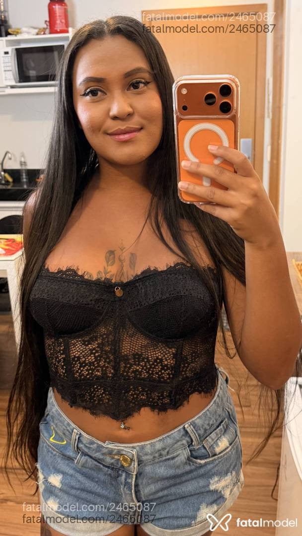 Acompanhante mulher com cabelo castanho de olhos castanhos - Safira Satto