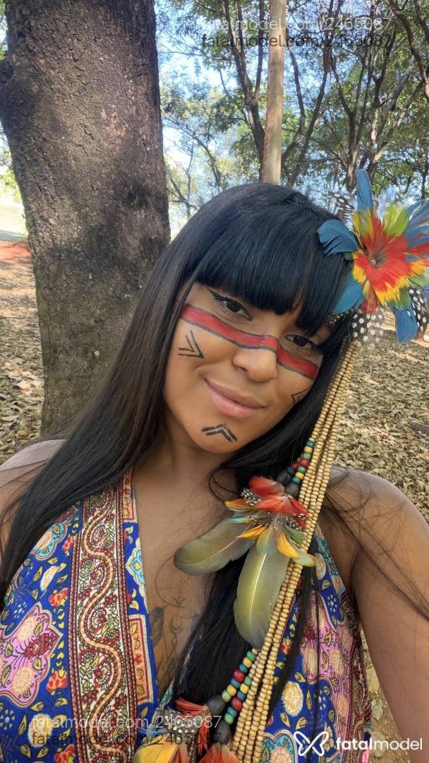 Acompanhante mulher com cabelo castanho de olhos castanhos - Safira Satto