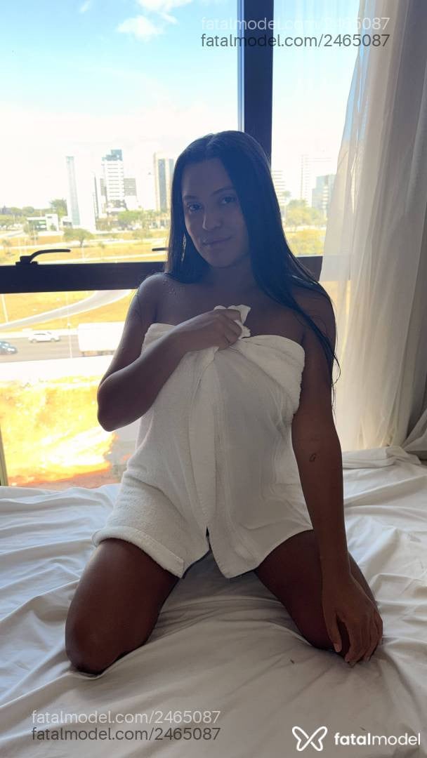 Acompanhante mulher com cabelo castanho de olhos castanhos em Brasília Acompanhante mulher com cabelo castanho de olhos castanhos em Brasília - Safira Satto