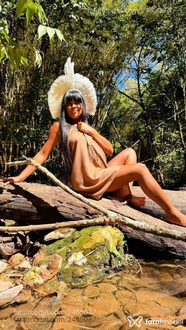 Acompanhante mulher com cabelo castanho de olhos castanhos - Safira Satto