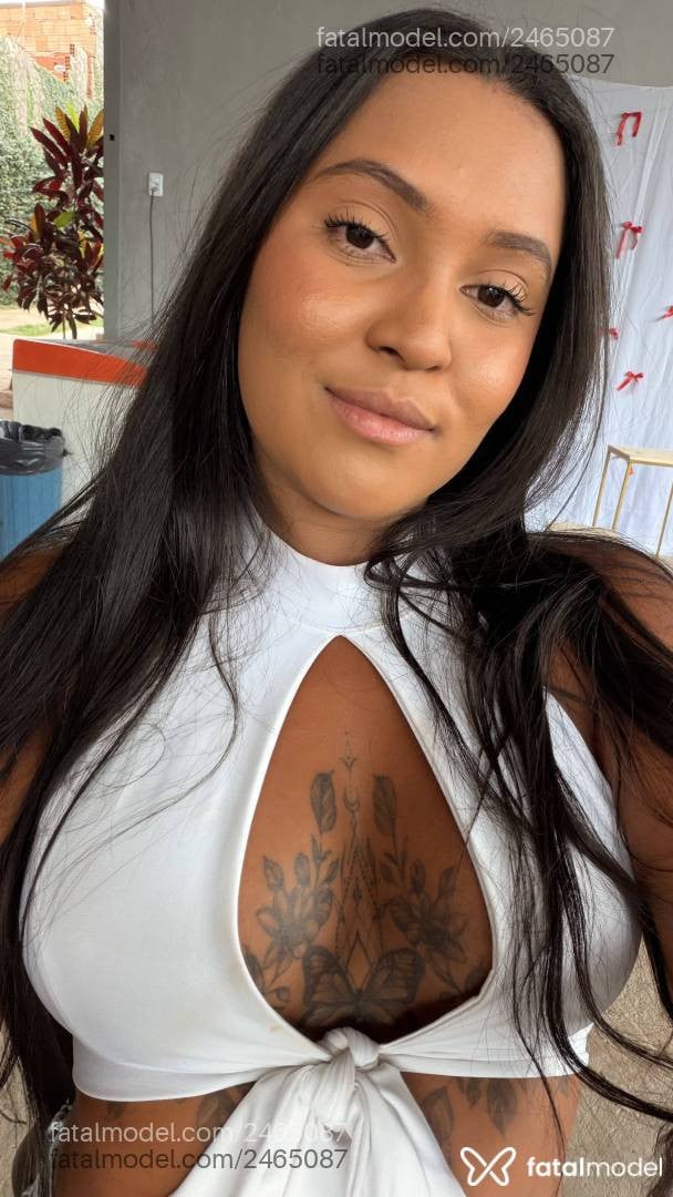 Acompanhante mulher com cabelo castanho de olhos castanhos - Safira Satto