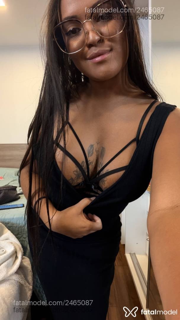 Acompanhante mulher com cabelo castanho de olhos castanhos - Safira Satto