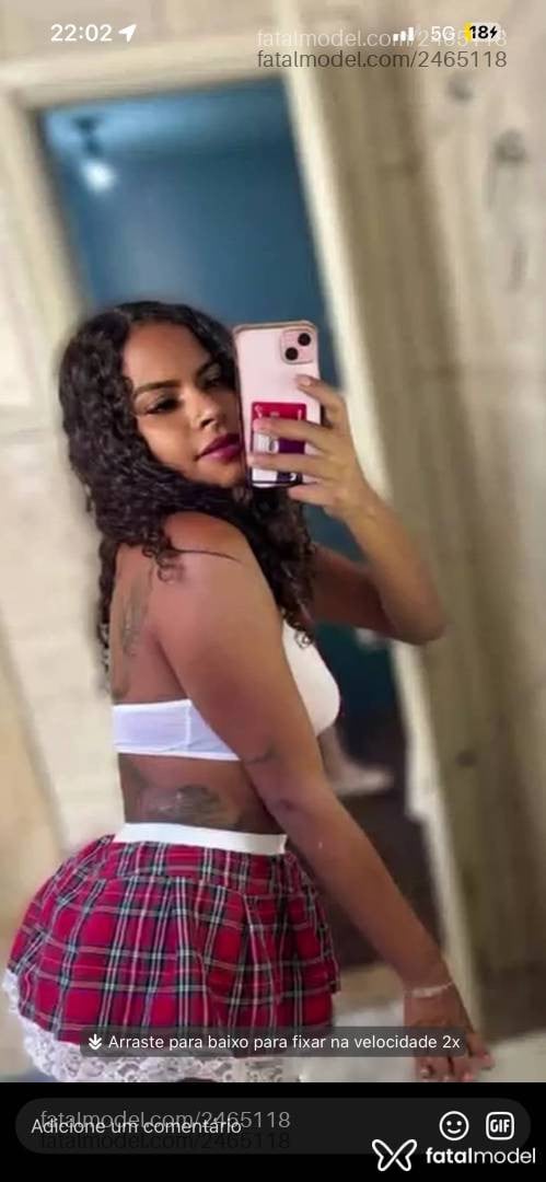 Acompanhante mulher morena (o) de olhos pretos - Morena