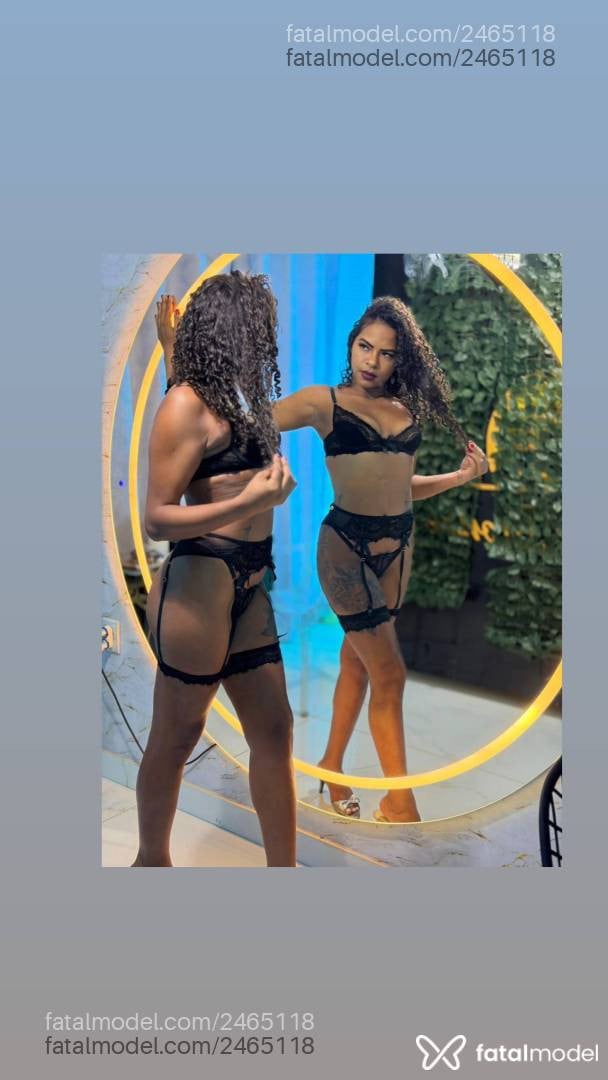 Acompanhante mulher morena (o) de olhos pretos - Morena