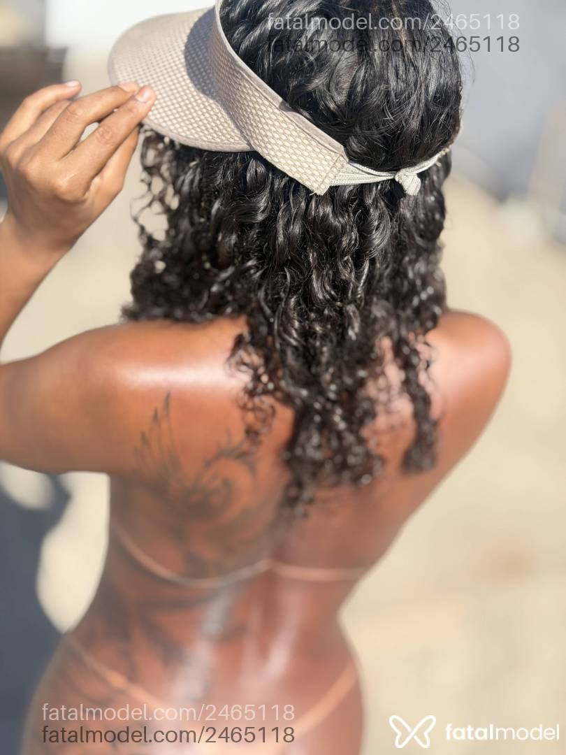 Acompanhante mulher morena (o) de olhos pretos - Morena