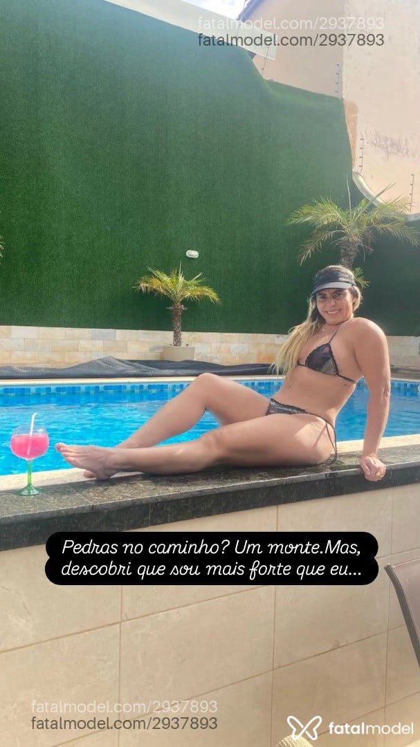 Acompanhante mulher loira (o) de olhos castanhos em Virtual Acompanhante mulher loira (o) de olhos castanhos em Virtual - Pâmela