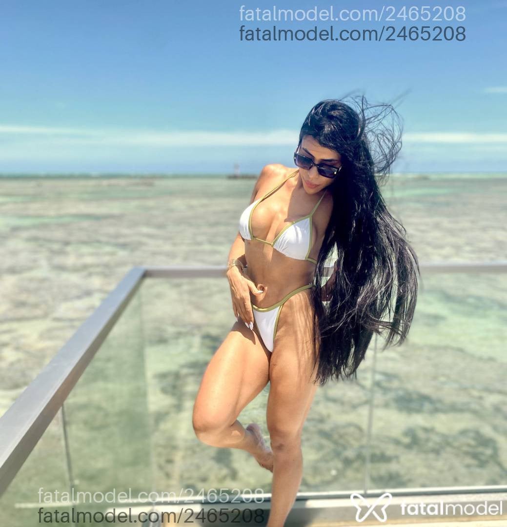 Acompanhante mulher morena (o) de olhos pretos - Sara Kaliffa
