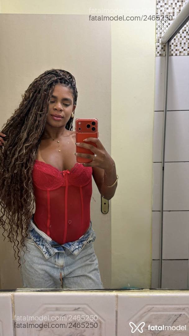 Acompanhante mulher com cabelo castanho de olhos castanhos em Paraty - Priscila Pry