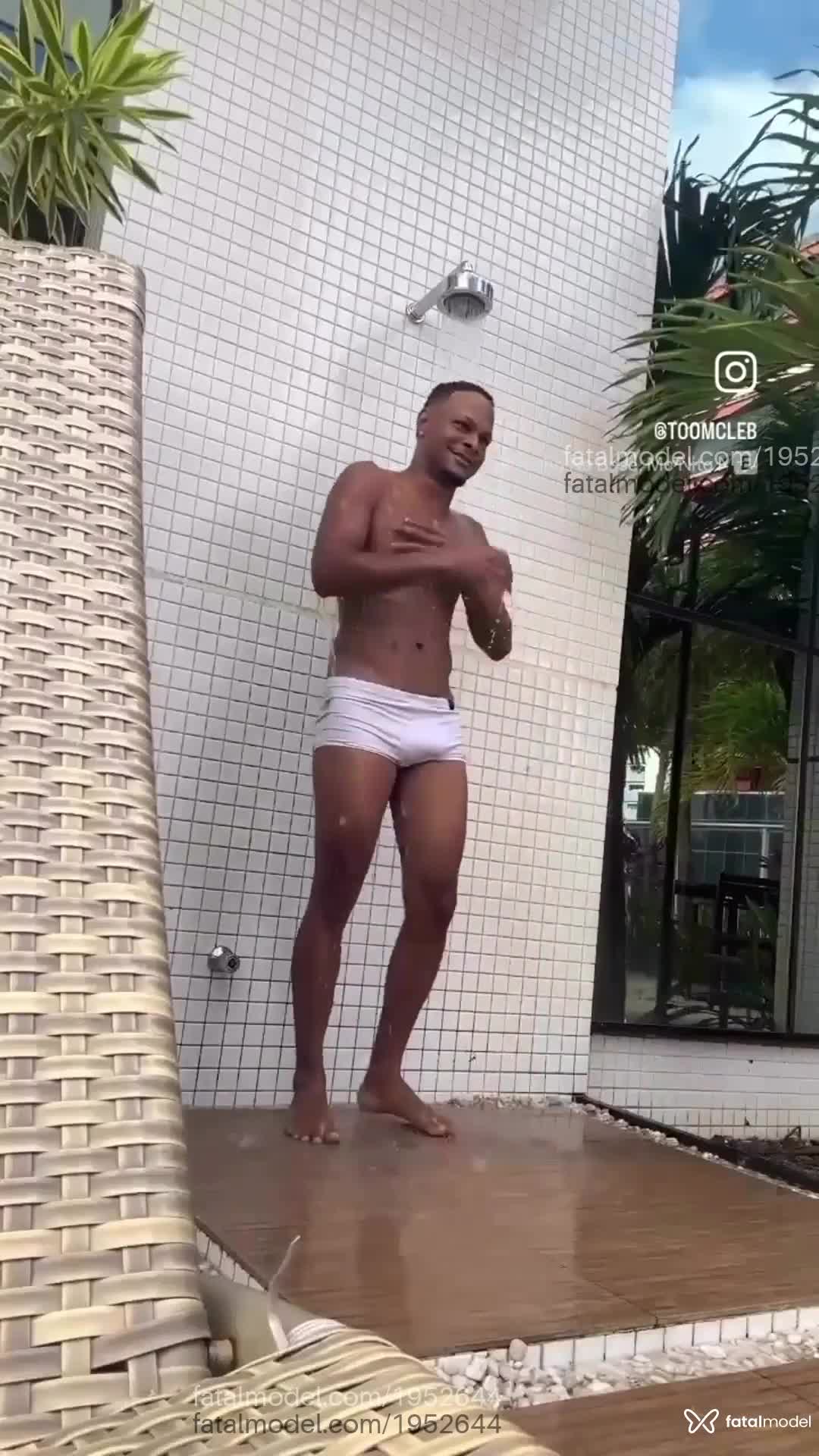 Acompanhante homem com cabelo castanho de olhos pretos em Maceió Acompanhante homem com cabelo castanho de olhos pretos em Maceió - Mamba Negra