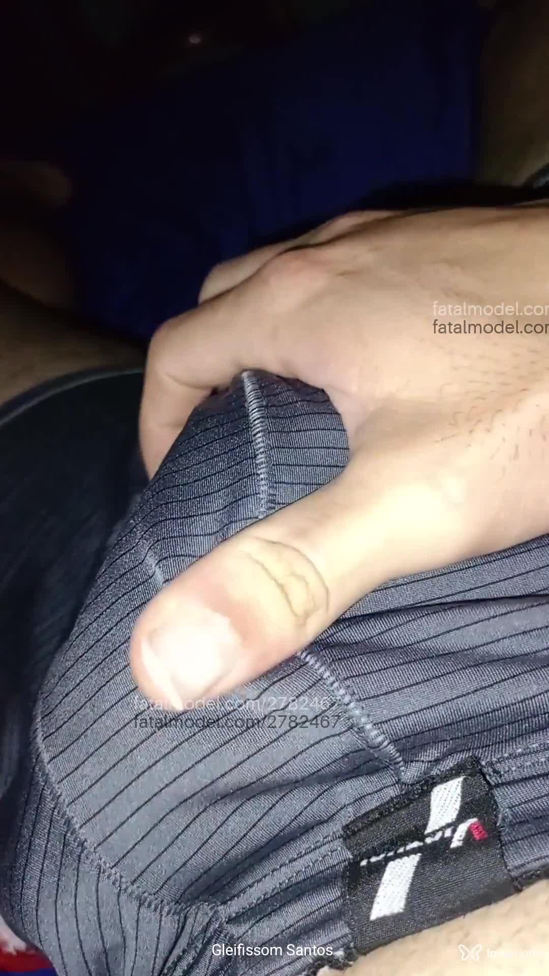 Acompanhante homem com cabelo castanho de olhos verdes - Simão