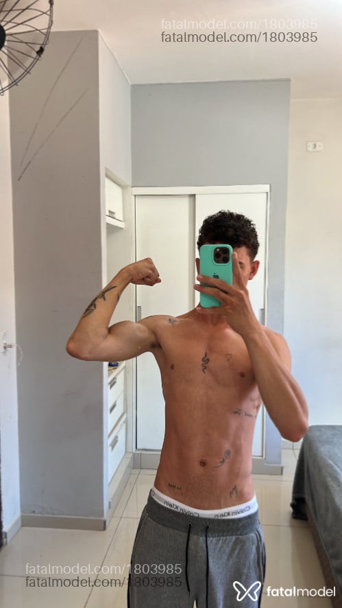 Acompanhante homem com cabelo castanho de olhos mel em Coxim - Marcelo Júnior