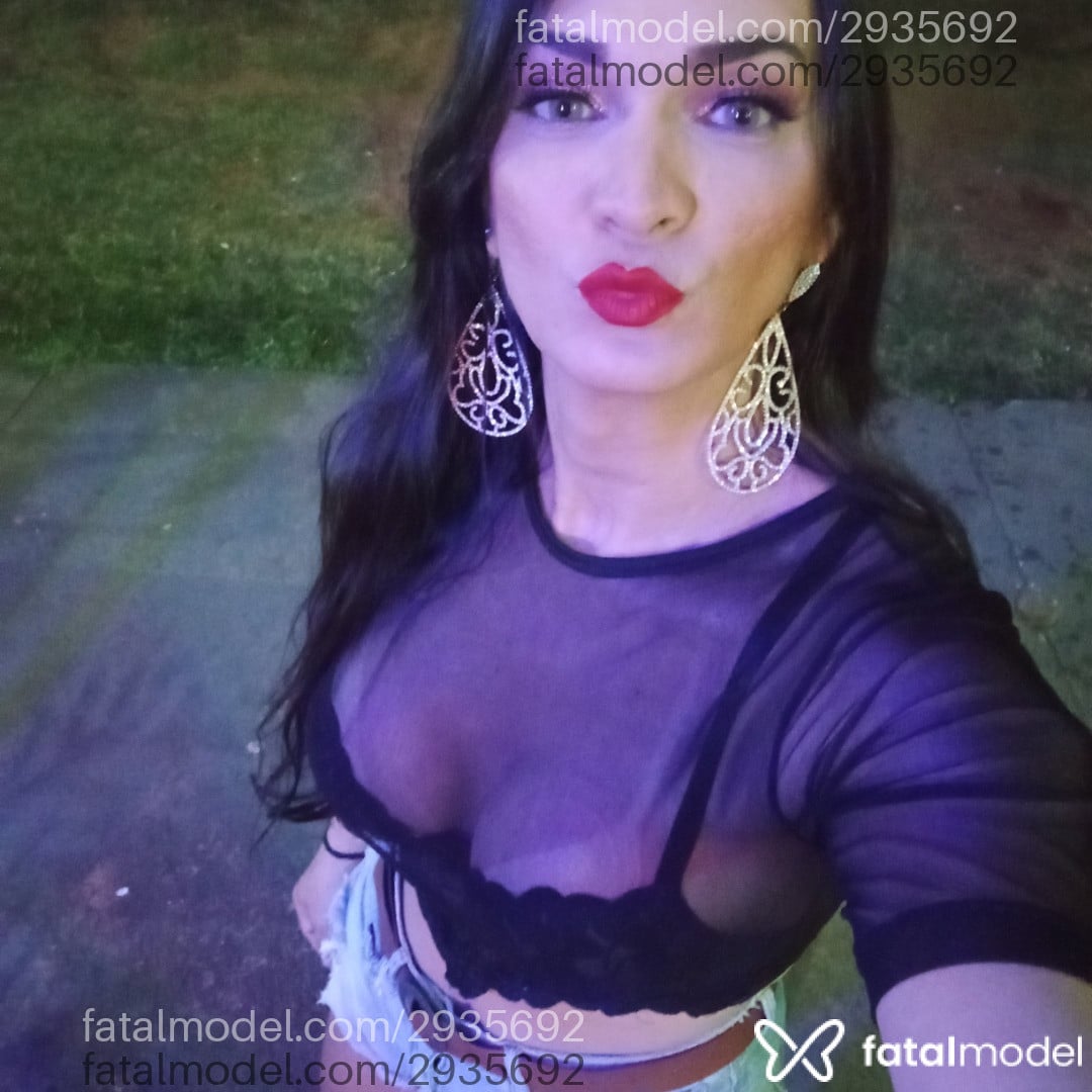 Acompanhante mulher trans com cabelo castanho de olhos azuis em Rondonópolis Acompanhante mulher trans com cabelo castanho de olhos azuis em Rondonópolis - Ravena