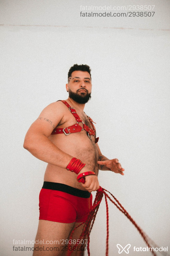 Acompanhante homem morena (o) de olhos castanhos em Virtual Acompanhante homem morena (o) de olhos castanhos em Virtual - Mr Ziko