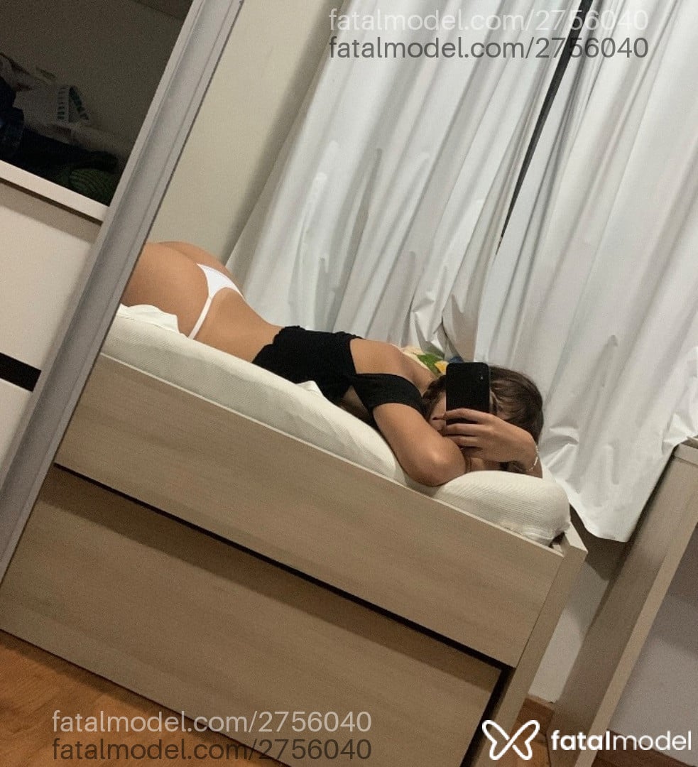 Acompanhante mulher com cabelo castanho de olhos castanhos - Helena Acompanhante mulher com cabelo castanho de olhos castanhos - Helena