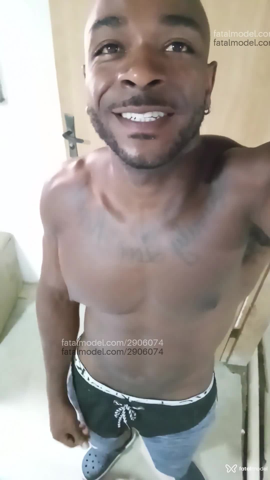 Acompanhante homem sem cabelo de olhos castanhos - Lucas Magalhães Acompanhante homem sem cabelo de olhos castanhos - Lucas Magalhães