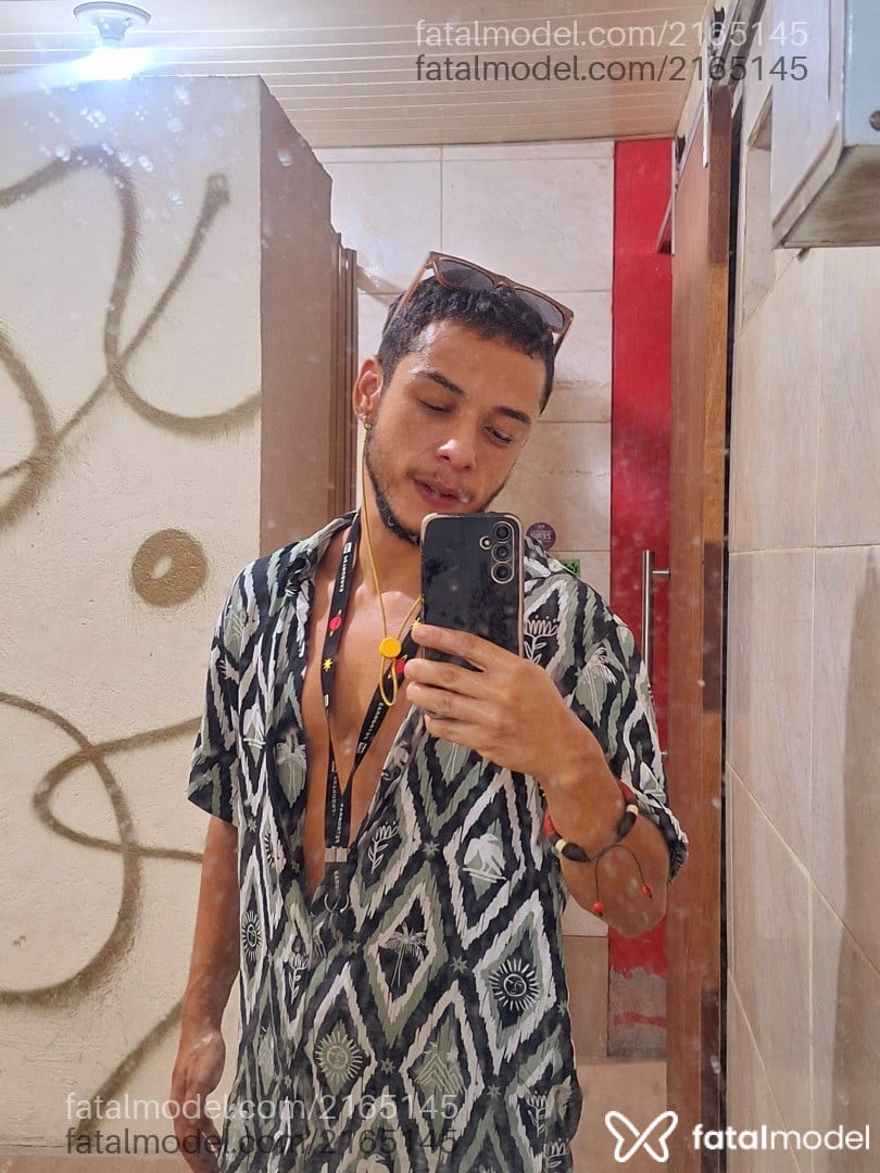 Acompanhante homem trans com cabelo castanho de olhos castanhos em Rio de Janeiro - Bragi