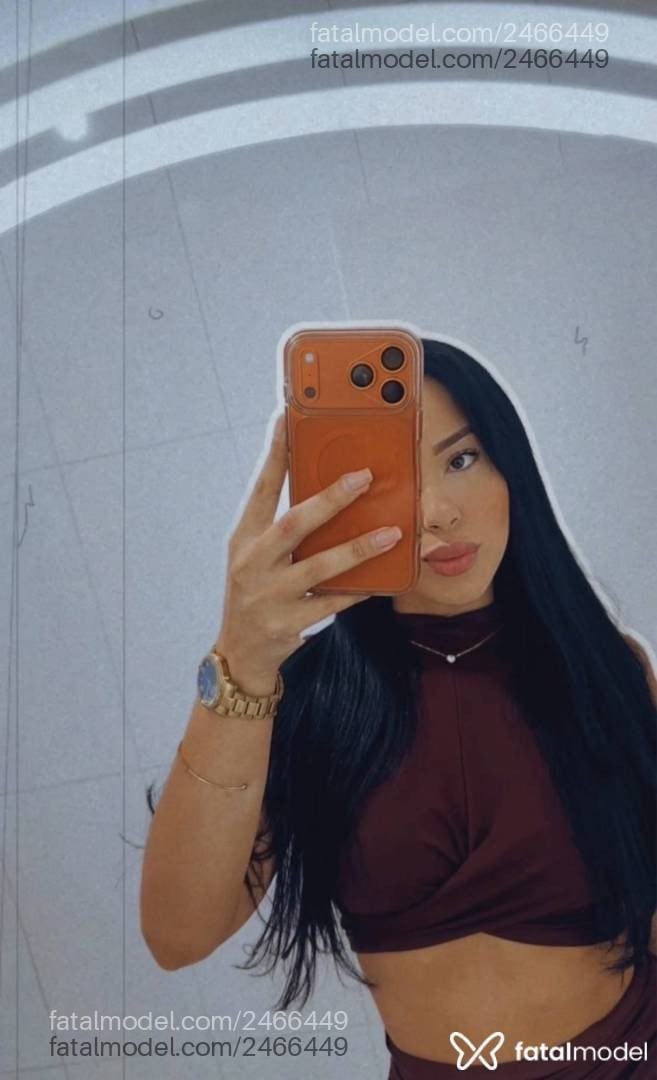 Acompanhante mulher morena (o) de olhos pretos - Nicoli Naomi