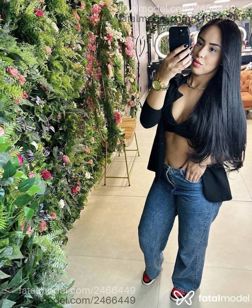 Acompanhante mulher morena (o) de olhos pretos - Nicoli Naomi