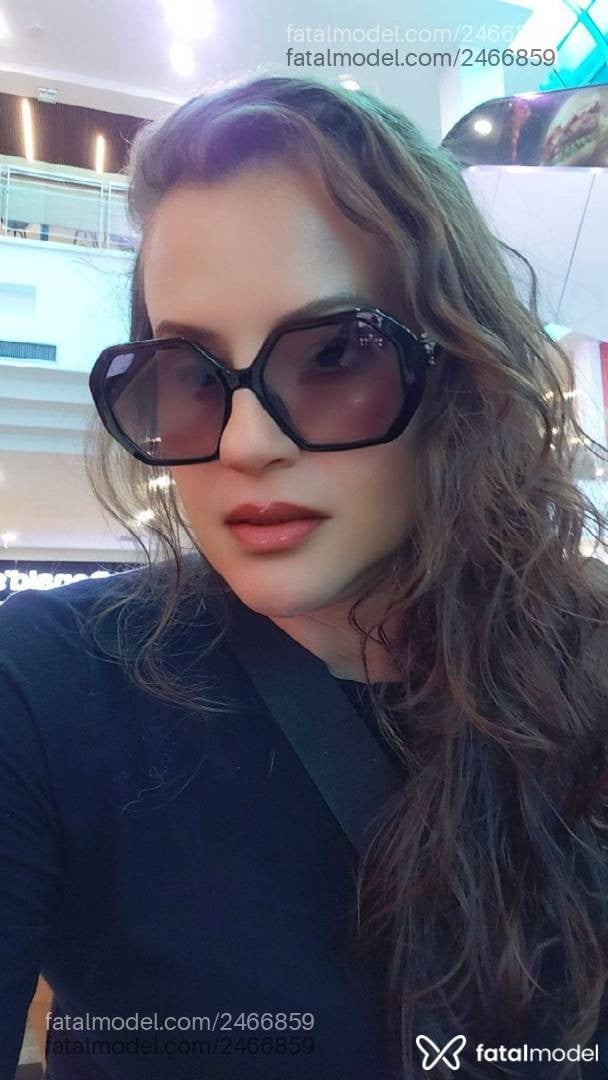 Acompanhante mulher com cabelo castanho de olhos verdes - Amy