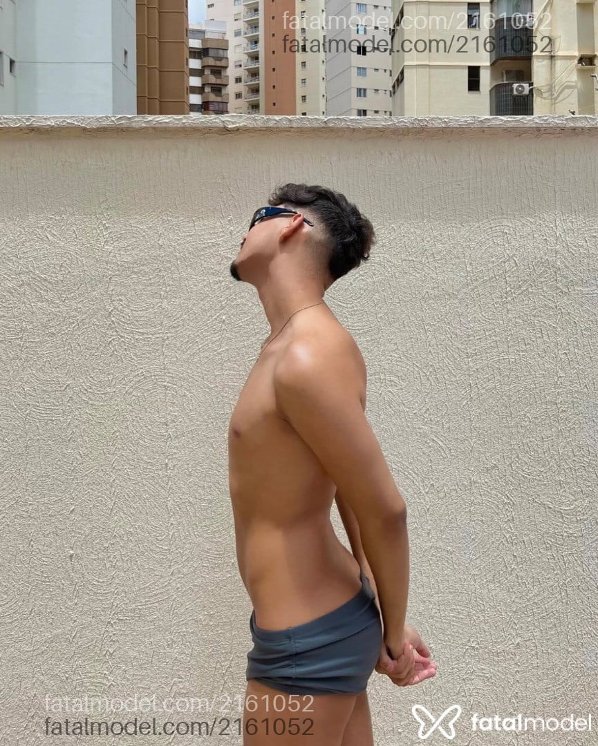 Acompanhante homem com cabelo castanho de olhos castanhos em São Paulo Acompanhante homem com cabelo castanho de olhos castanhos em São Paulo - Gil