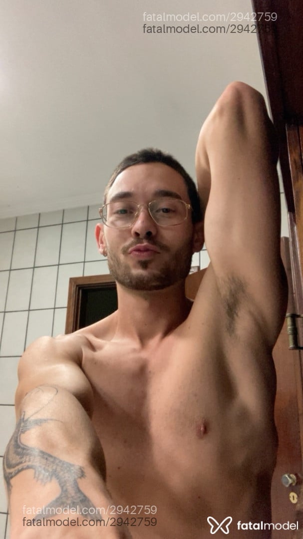 Acompanhante homem com cabelo castanho de olhos castanhos em Virtual Acompanhante homem com cabelo castanho de olhos castanhos em Virtual - Muri
