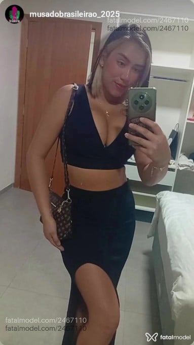 Acompanhante mulher morena (o) de olhos castanhos - Agnes