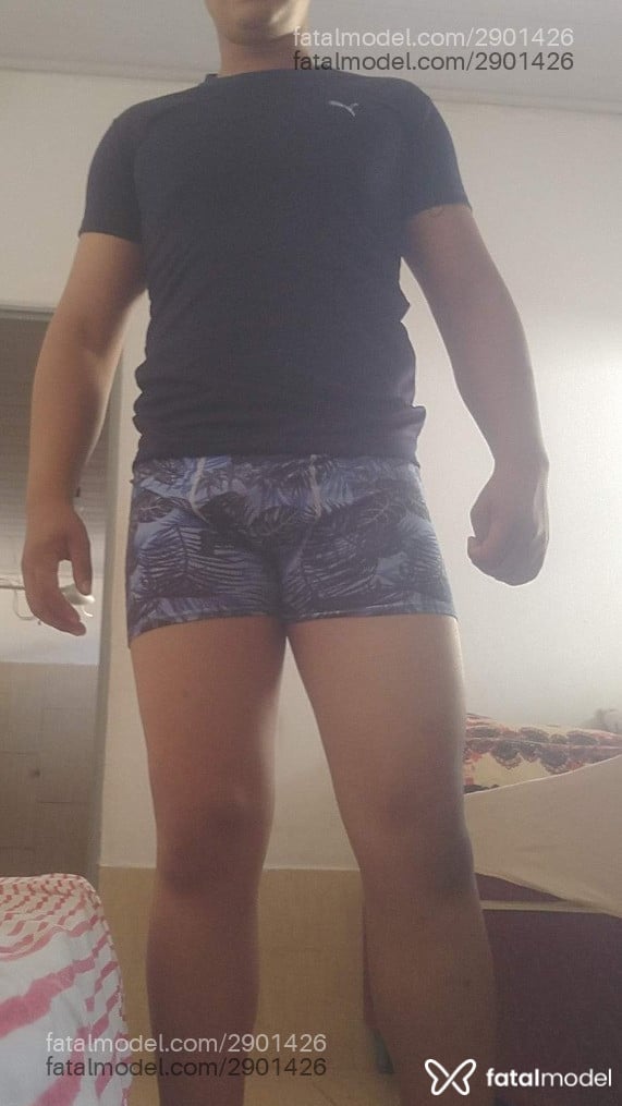 Acompanhante homem morena (o) de olhos castanhos em Araçu - Carlos