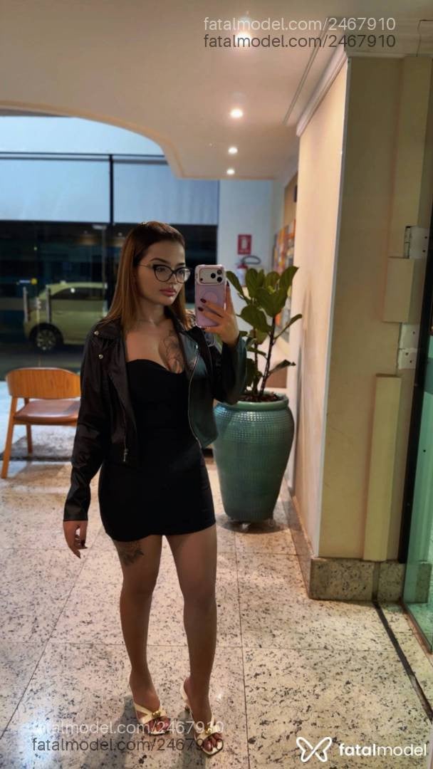 Acompanhante mulher loira (o) de olhos castanhos - Pérola Belle