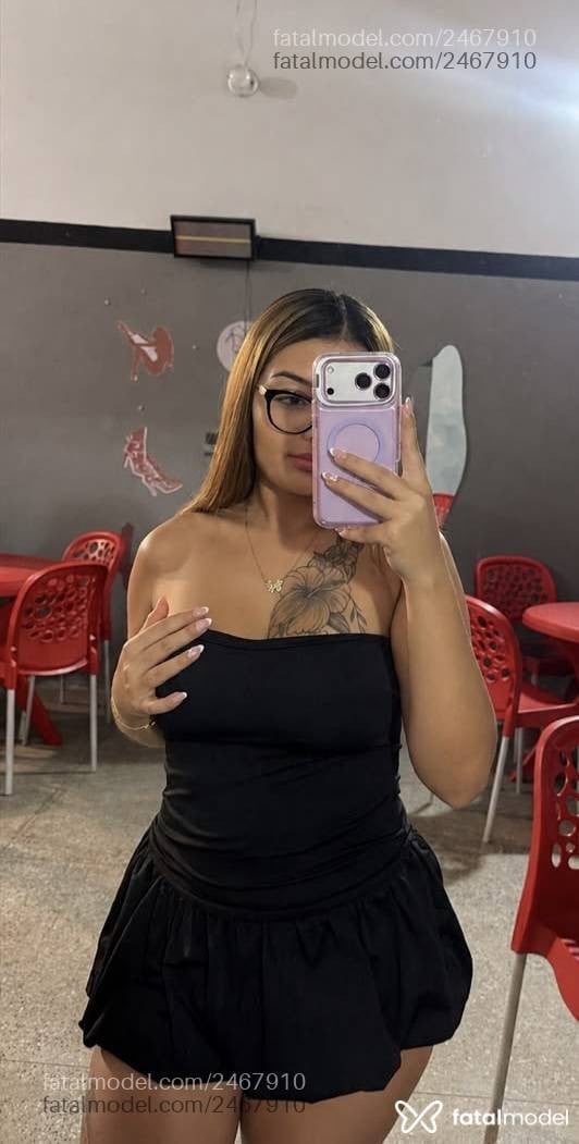 Acompanhante mulher loira (o) de olhos castanhos - Alice
