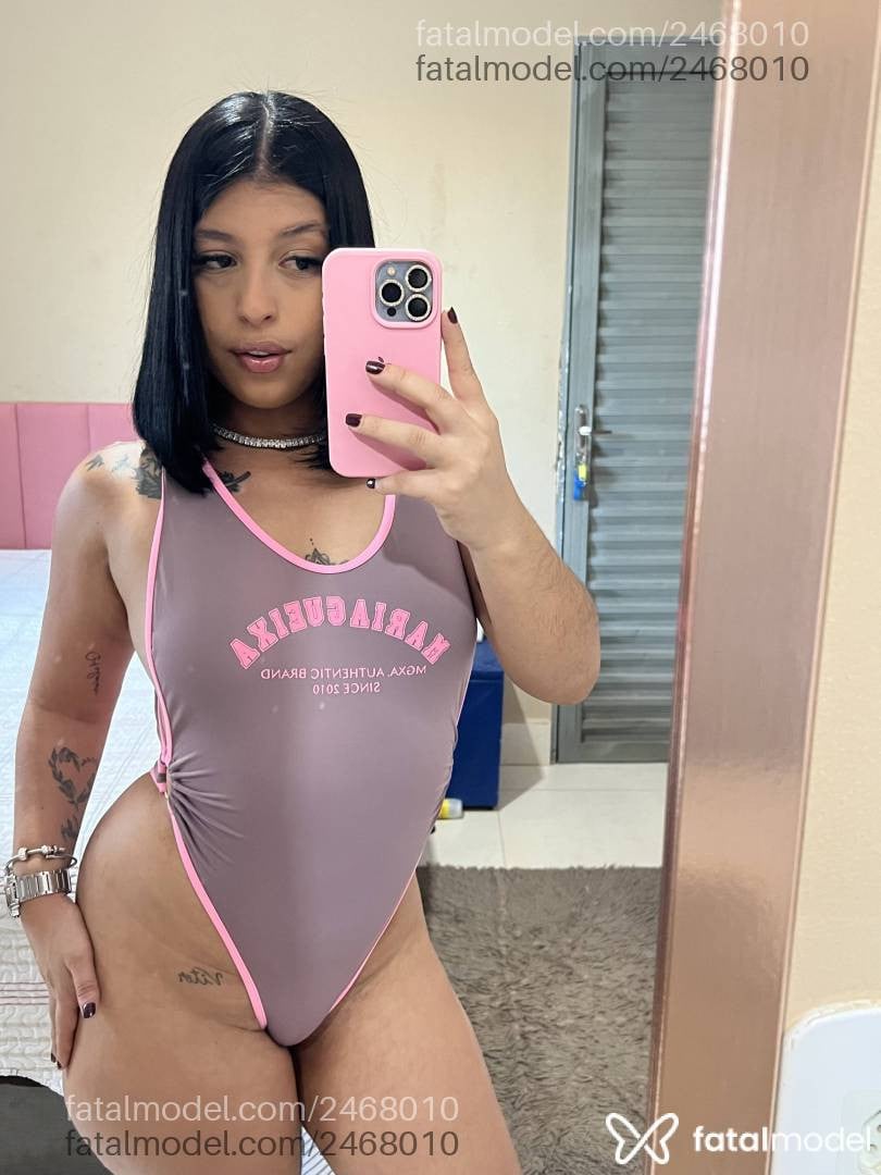 Acompanhante mulher com cabelo castanho de olhos castanhos - Bella Gomes