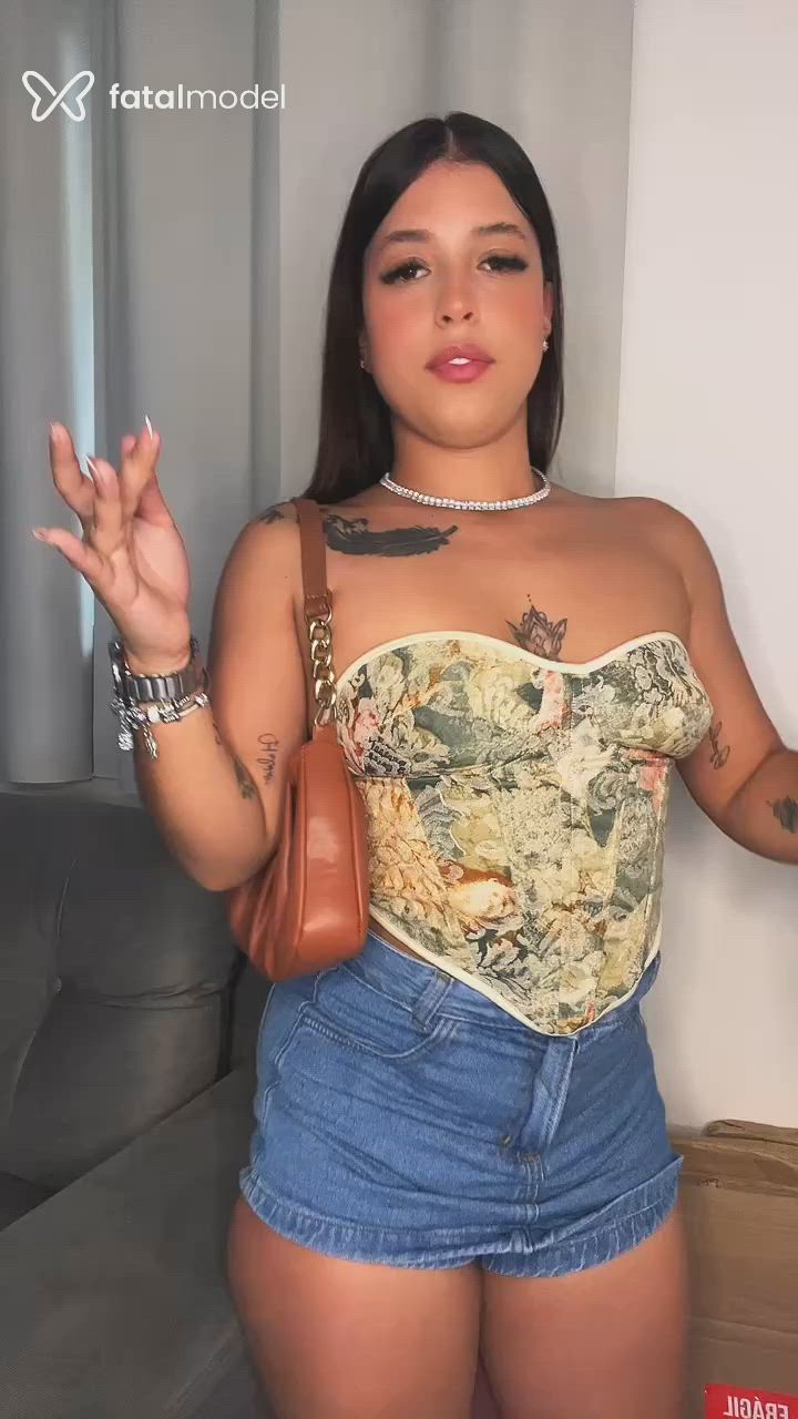 Acompanhante mulher com cabelo castanho de olhos castanhos em Luís Eduardo Magalhães - Bella Gomes