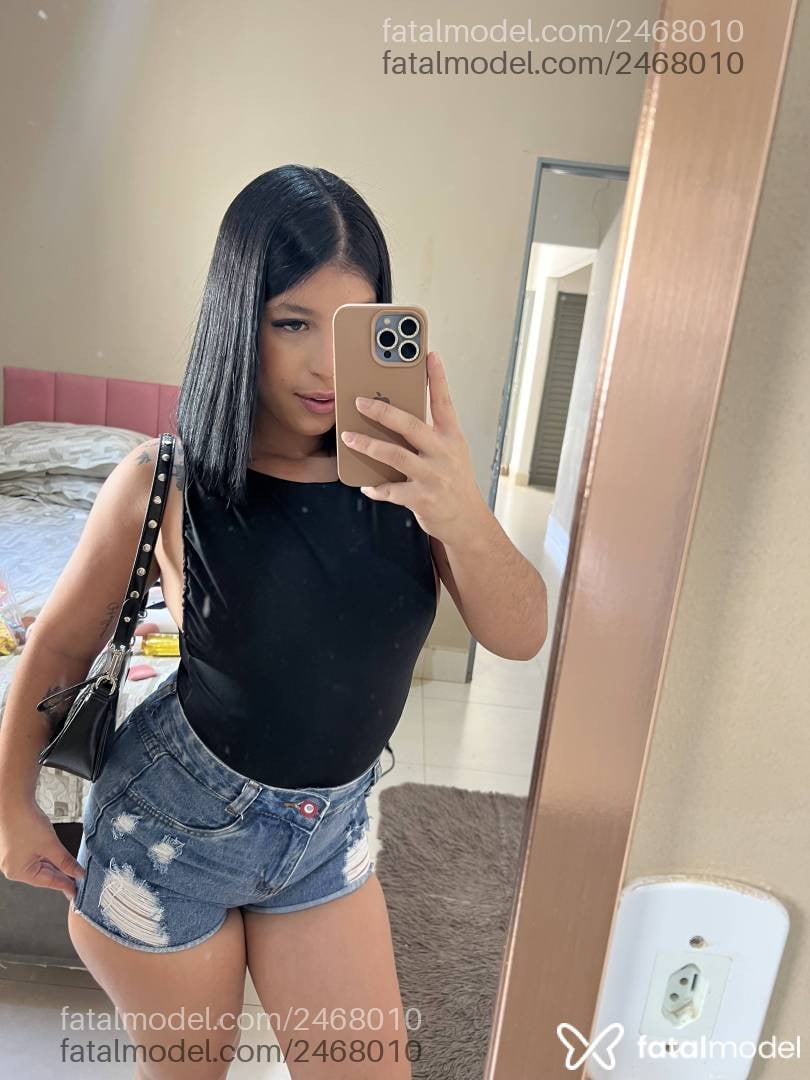 Acompanhante mulher com cabelo castanho de olhos castanhos - Bella Gomes
