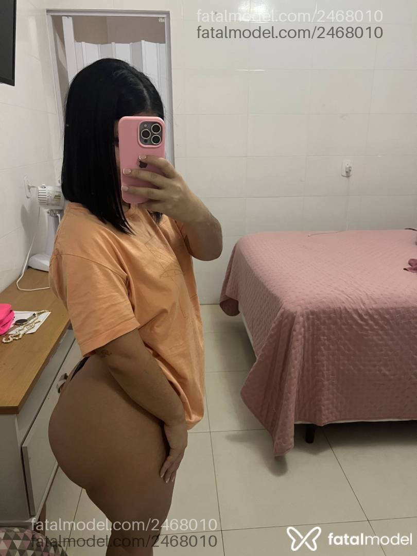 Acompanhante mulher com cabelo castanho de olhos castanhos - Bella Gomes