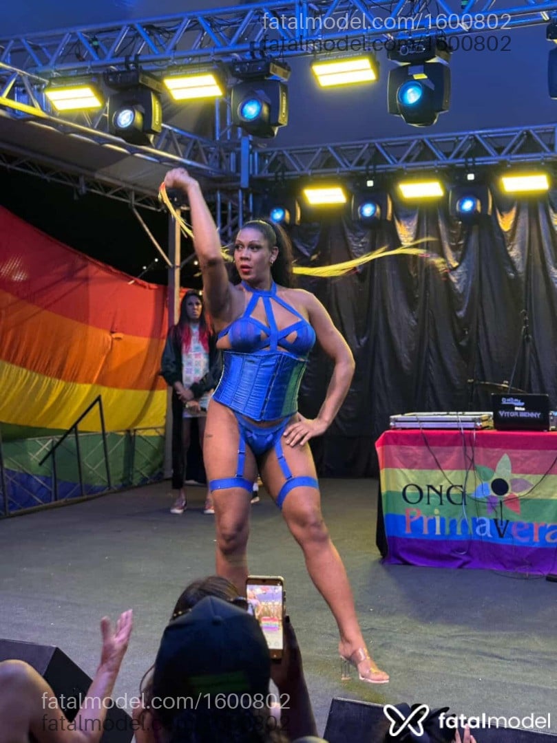 Acompanhante travesti morena (o) de olhos castanhos em Ribeirão Preto - Vivian