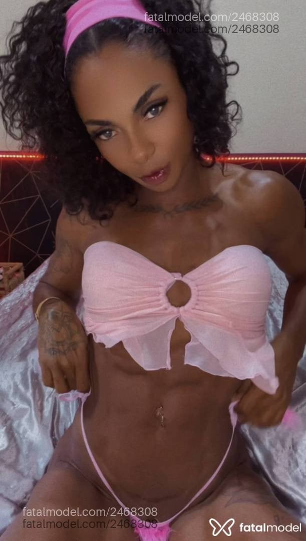 Acompanhante mulher morena (o) de olhos pretos - Manuela Villela